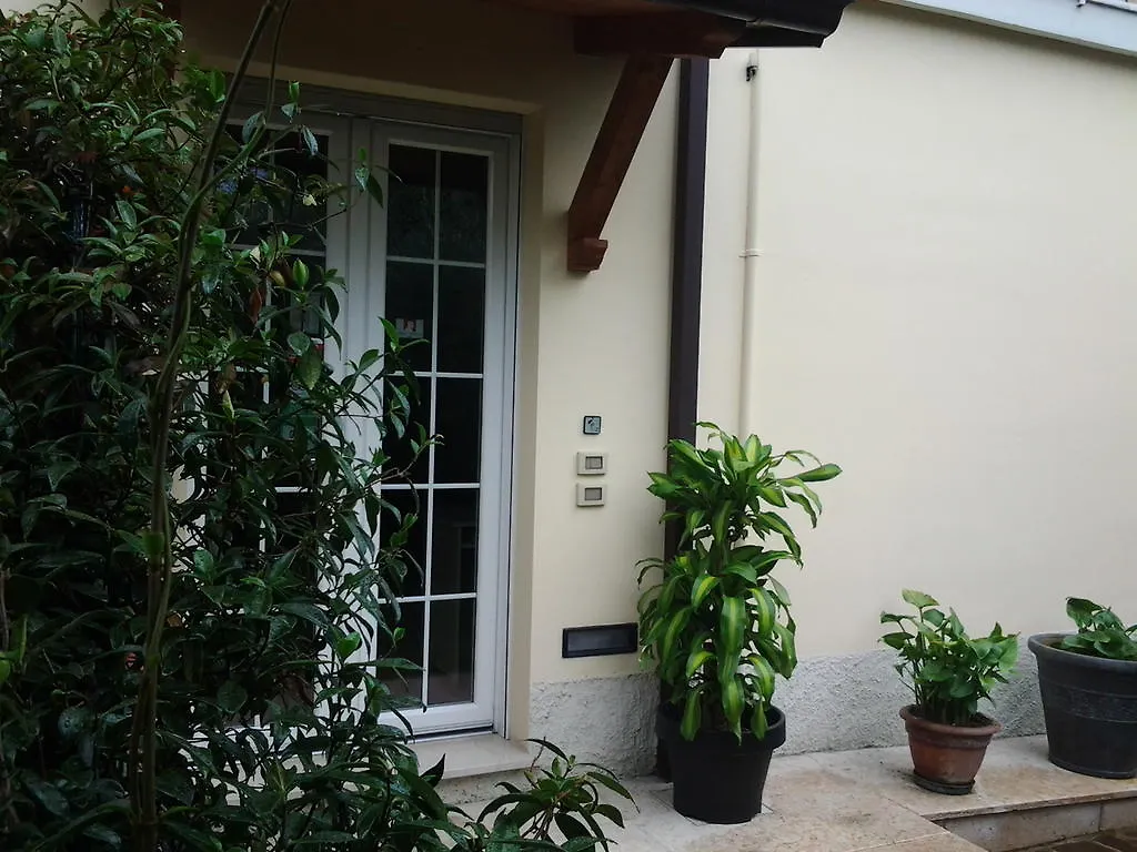 B&B Topaze Colombare Di Sirmione Bed & Breakfast